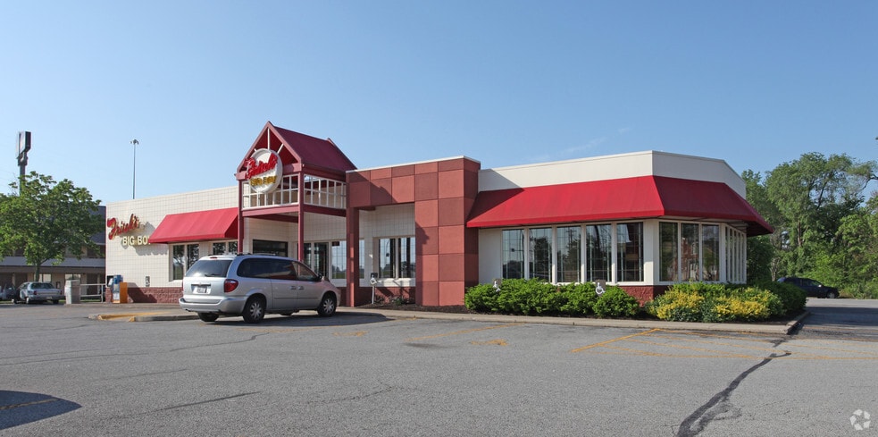 559 Ohio Pike, Cincinnati, OH for sale - Building Photo - Image 2 of 3