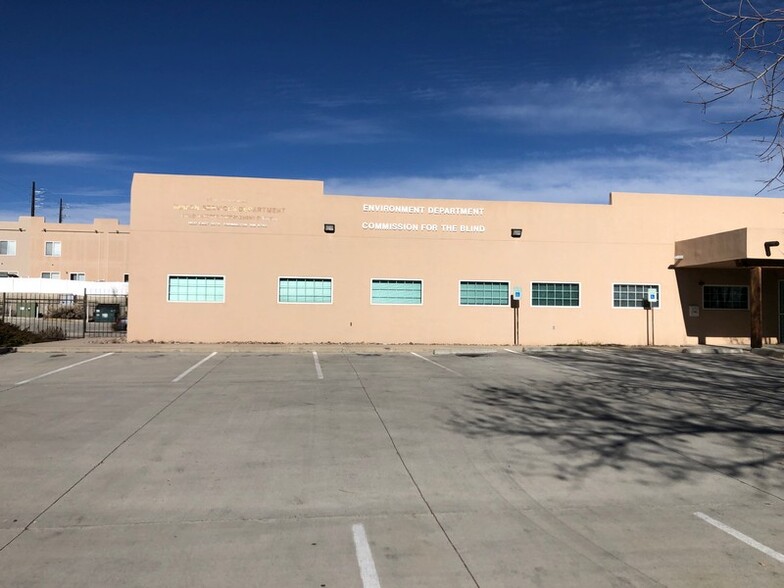 1800 E 30th St, Farmington, NM for lease - Building Photo - Image 2 of 18