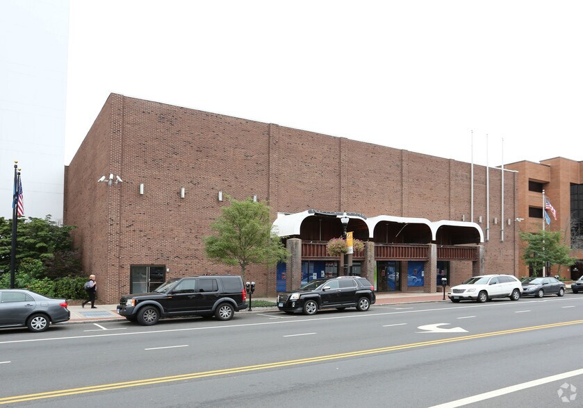 227 Main St, New Britain, CT for sale - Primary Photo - Image 1 of 1