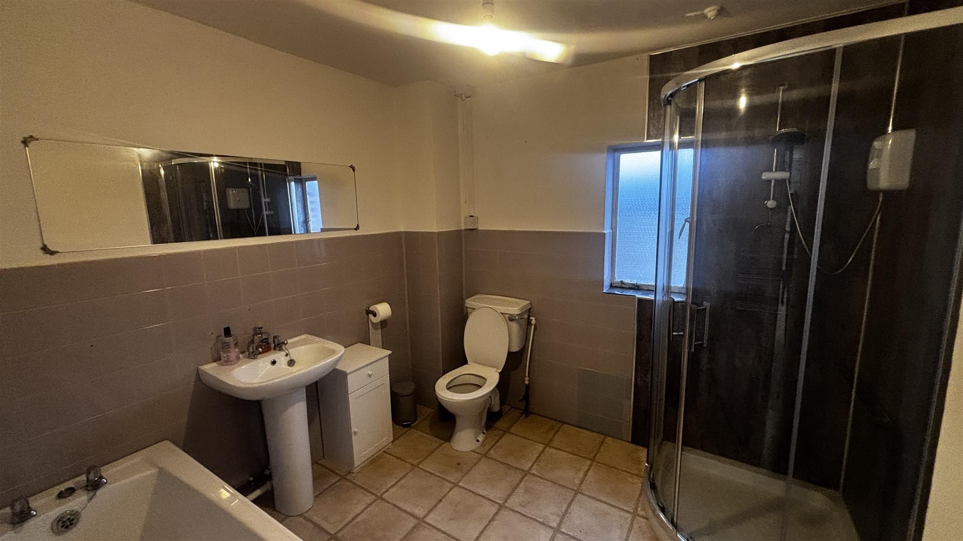 226-228 Southchurch Dr, Nottingham for lease Interior Photo- Image 1 of 5