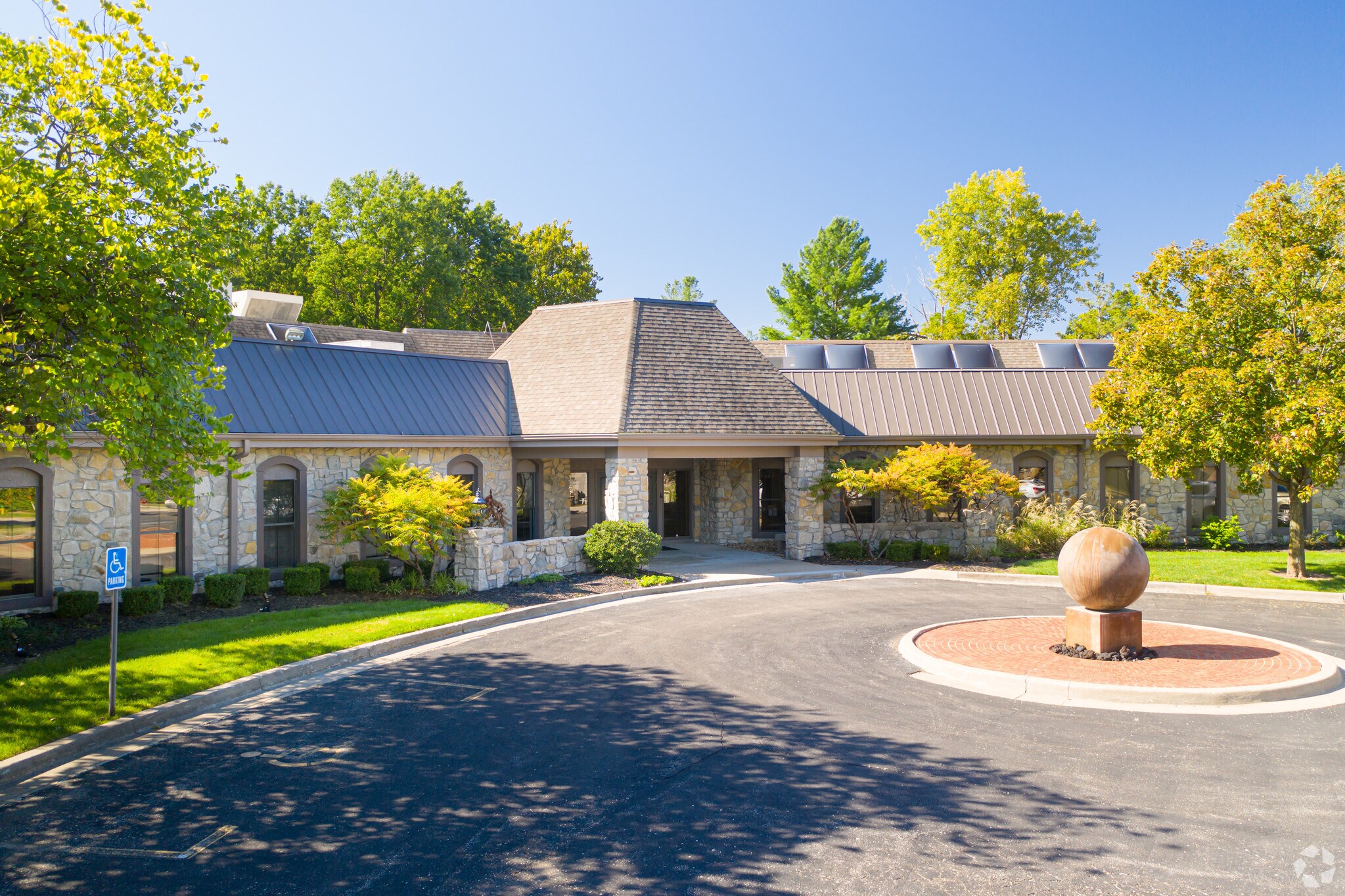 4444 N Belleview Ave, Kansas City, MO 64116 Corporate Hills