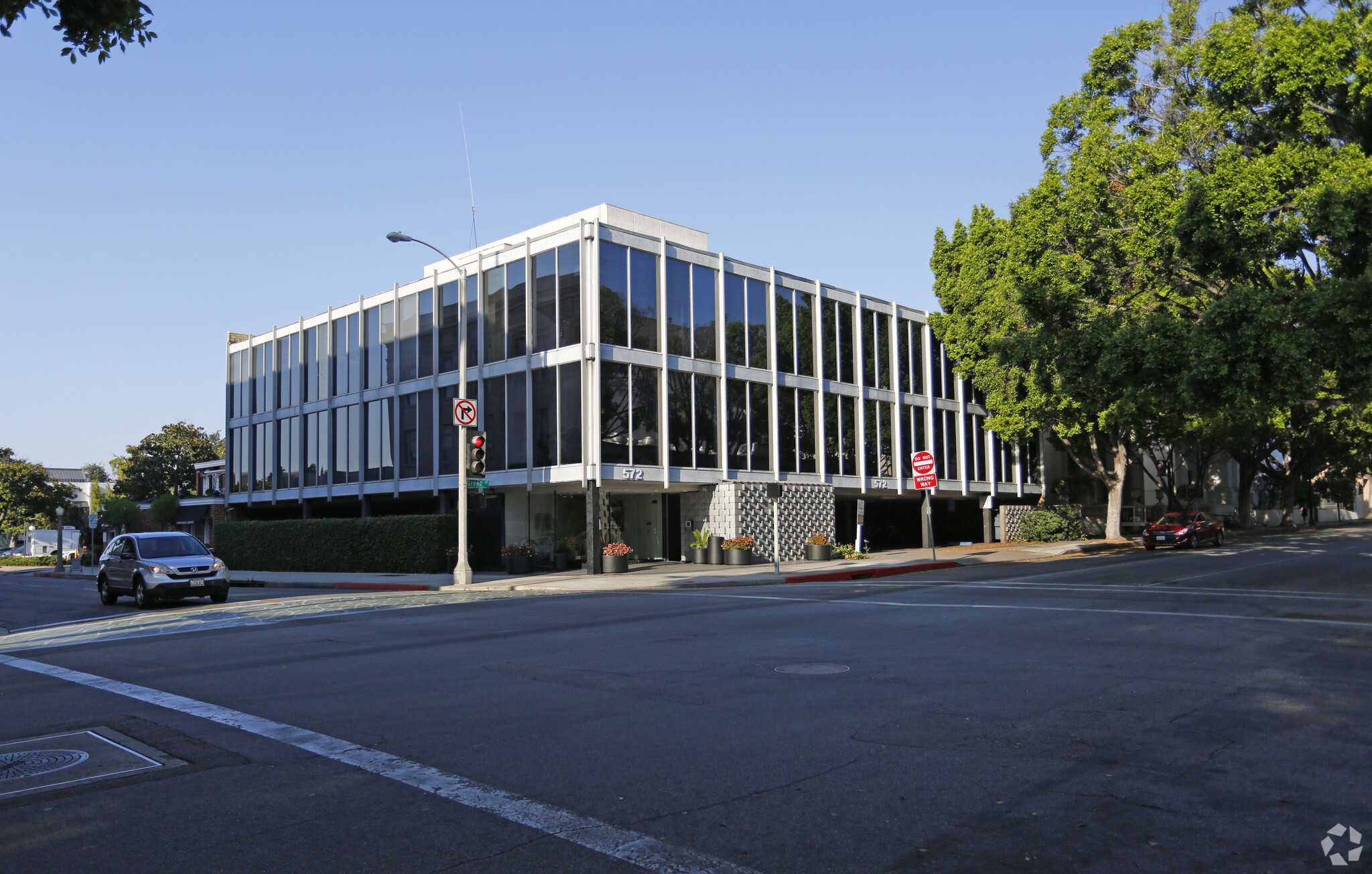 572 E Green St, Pasadena, CA for lease Primary Photo- Image 1 of 16