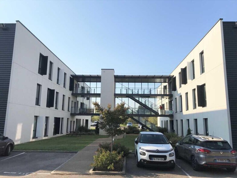 Office in Saint-Priest for lease - Building Photo - Image 3 of 13