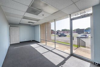 605 E Palace Pky, Grand Prairie, TX for lease Lobby- Image 2 of 9