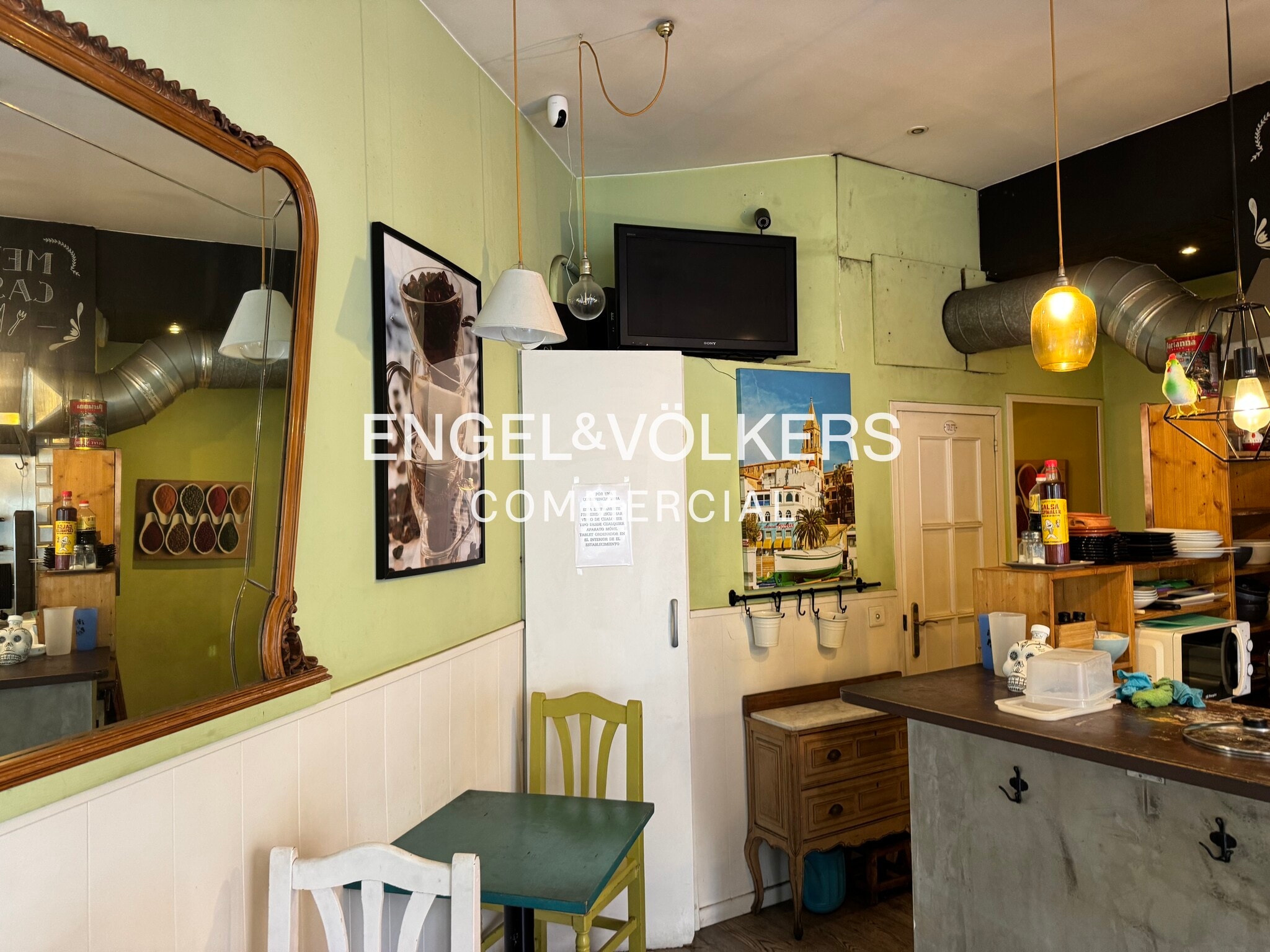 Retail in Barcelona, Barcelona for lease Interior Photo- Image 1 of 8