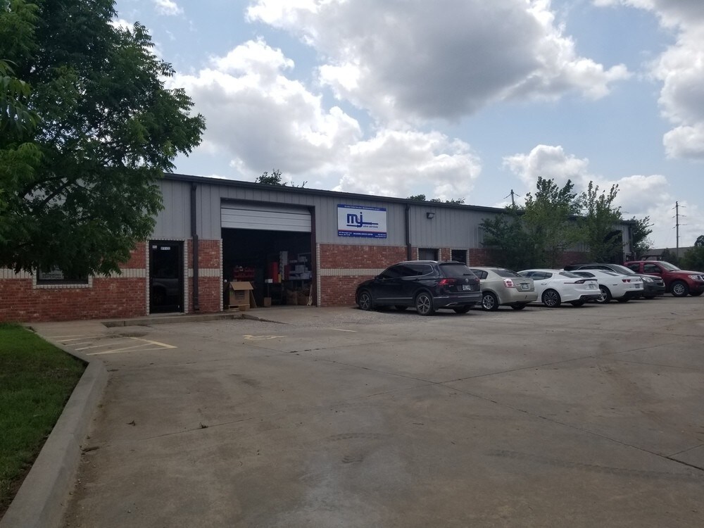 501 Messenger Ln, Moore, OK for sale Building Photo- Image 1 of 1
