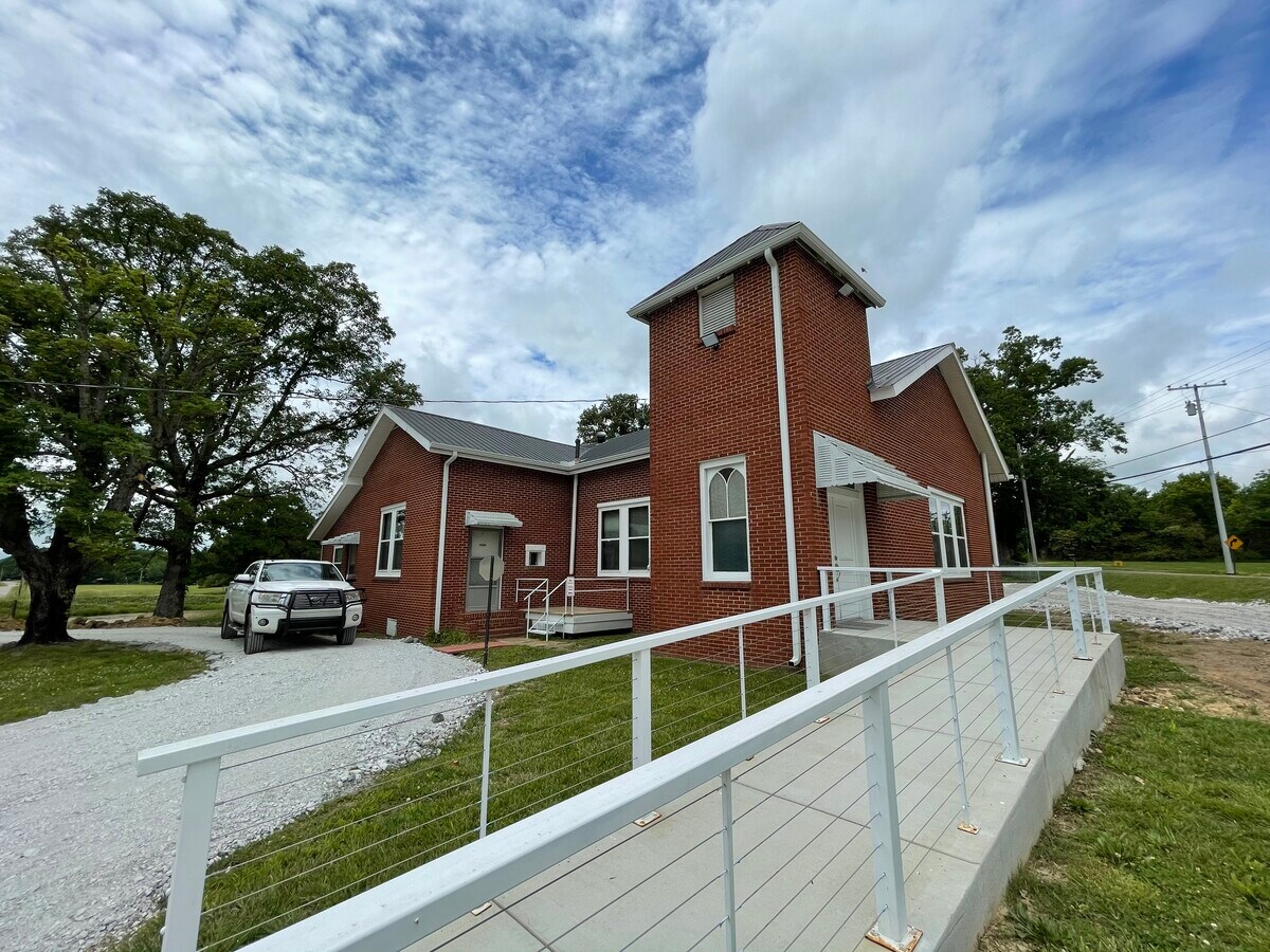 1002 Bear Creek Rd, Vanleer, TN 37181