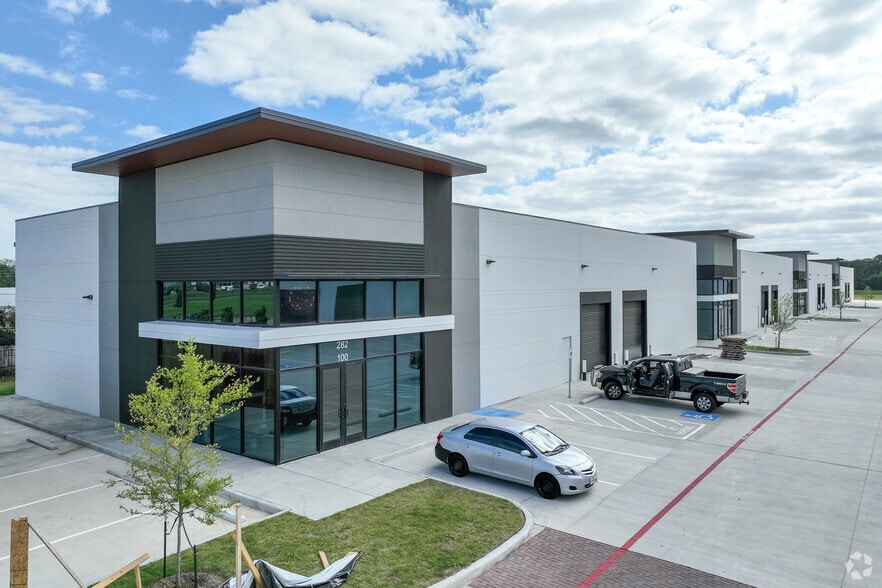 282 Bucees Blvd, Katy, TX for lease - Building Photo - Image 1 of 16