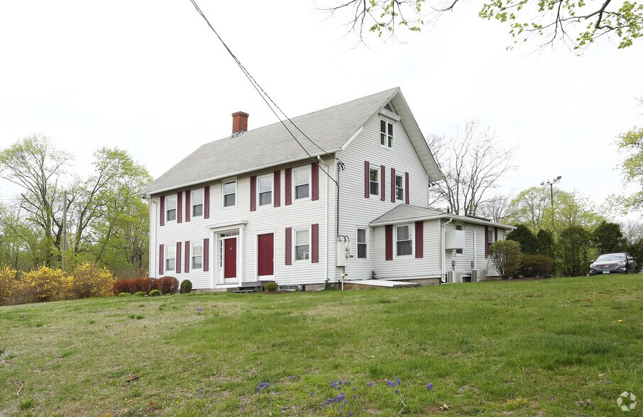 25 Rope Ferry Rd, Waterford, CT 06385