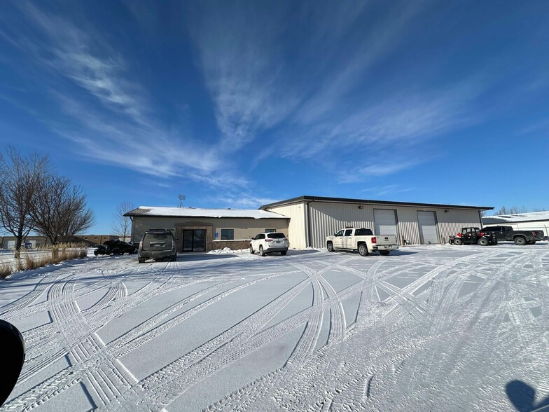 3335 35th Ave S, Fargo, ND for sale - Building Photo - Image 1 of 5