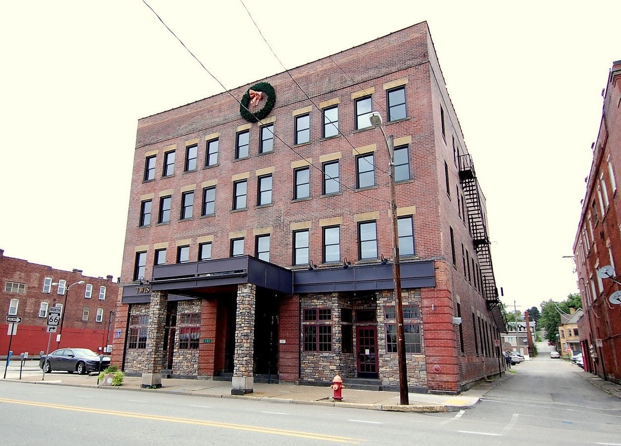 125 Market St, Leechburg, PA 15656