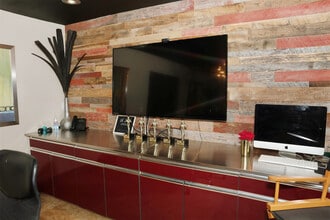 2231-2233 Nursery Rd, Clearwater, FL for lease Interior Photo- Image 1 of 28