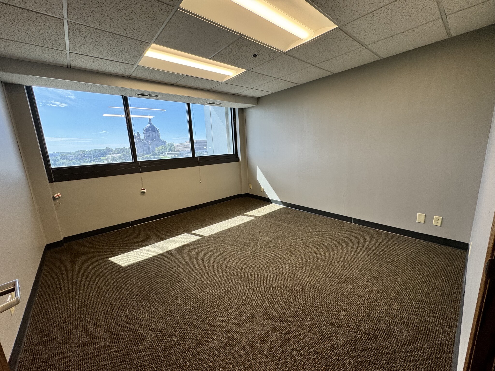 161 Saint Anthony Ave, Saint Paul, MN for lease Interior Photo- Image 1 of 4