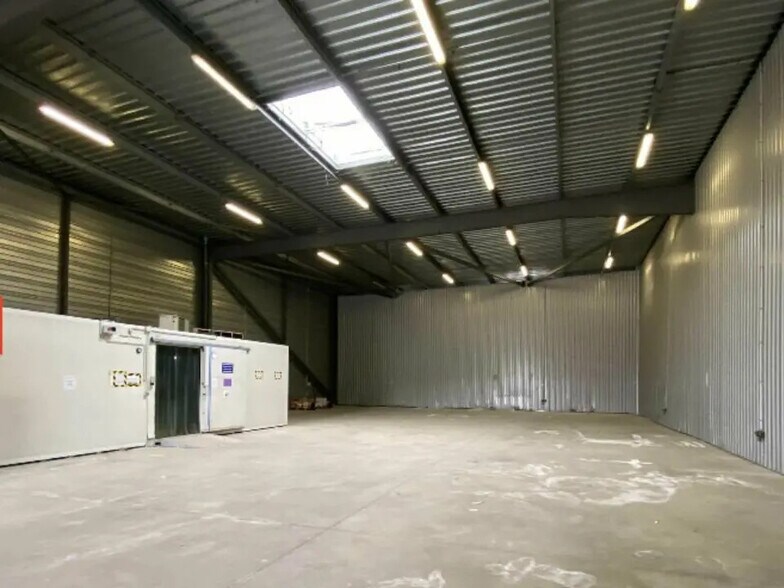 Industrial in Voujeaucourt for lease - Interior Photo - Image 2 of 3