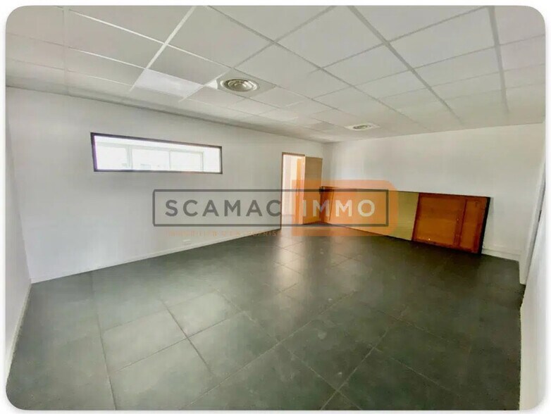Office in Fréjus for lease - Building Photo - Image 2 of 4
