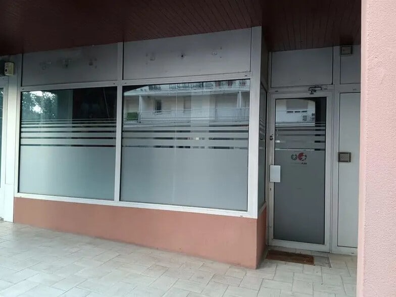 Office in Lyon for lease - Building Photo - Image 1 of 8