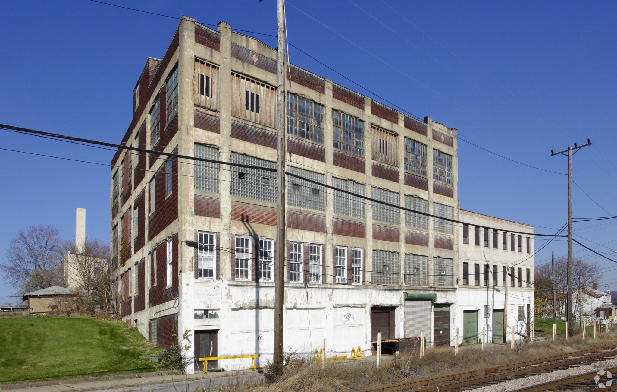 312 Thompson Ave, McKees Rocks, PA for sale Primary Photo- Image 1 of 1