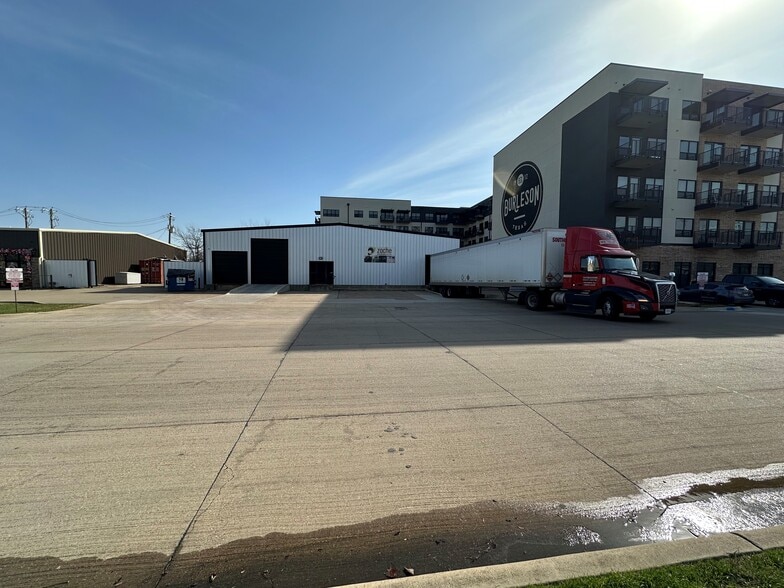 130 N Wilson St, Burleson, TX for sale - Building Photo - Image 2 of 14