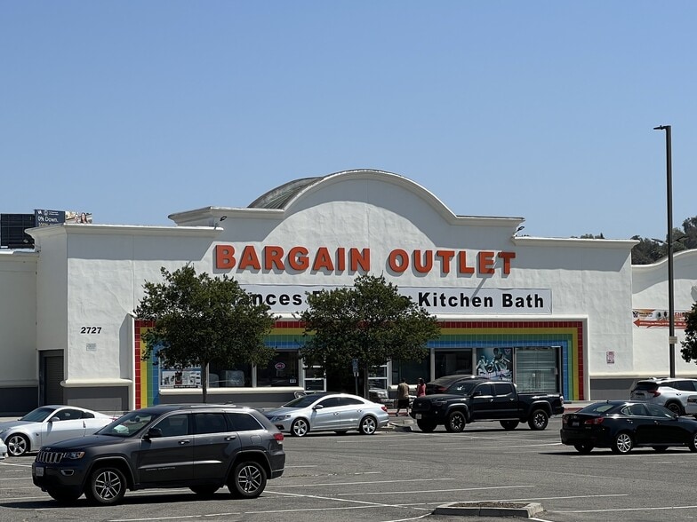 2707-2735 S Towne Ave, Pomona, CA for lease - Building Photo - Image 2 of 10