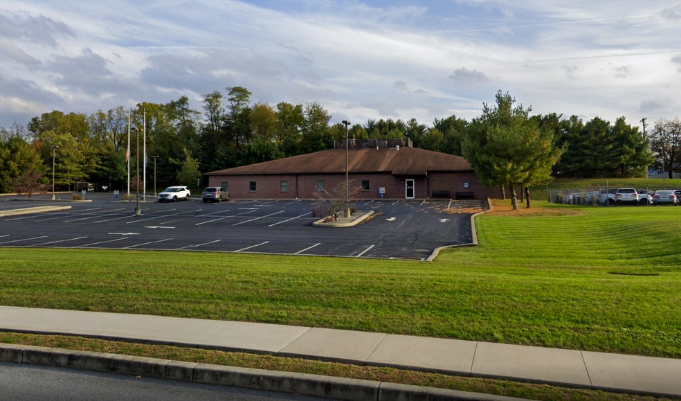 8000 - 8002 Bretz Drive portfolio of 2 properties for sale on LoopNet.com - Building Photo - Image 2 of 7