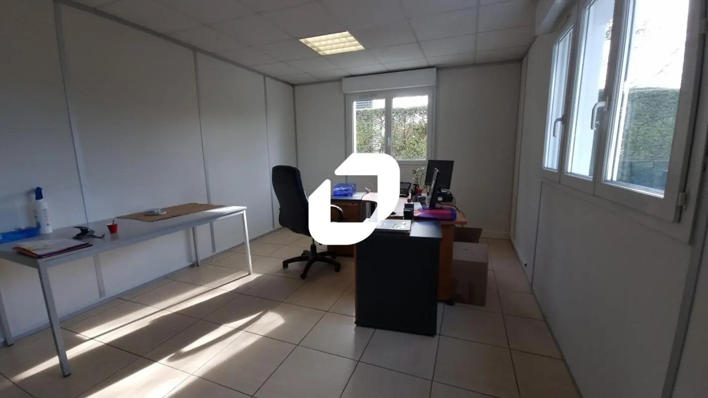 Industrial in Thorigny-sur-Marne for sale Interior Photo- Image 1 of 13