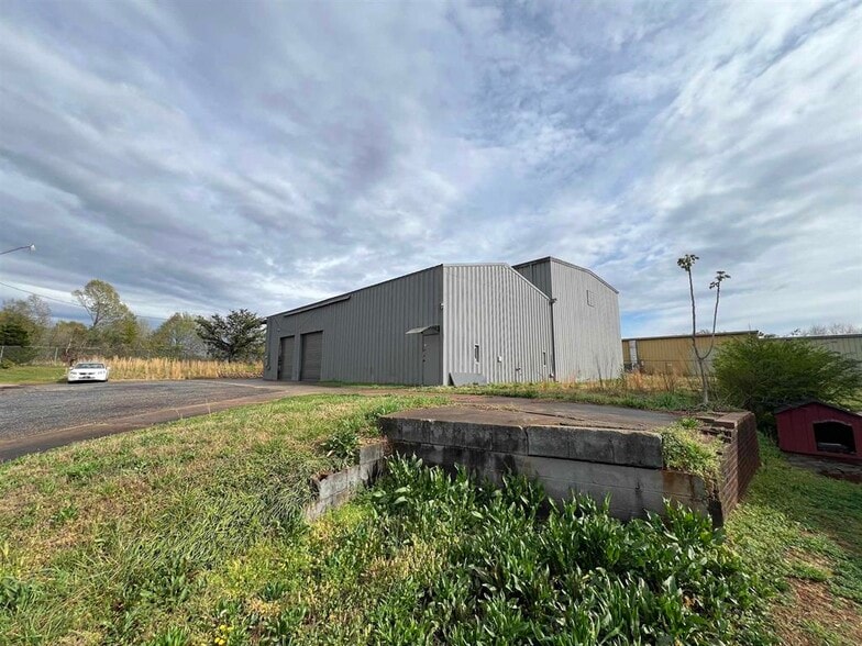 14 Lake Dr, Inman, SC for sale - Building Photo - Image 3 of 12