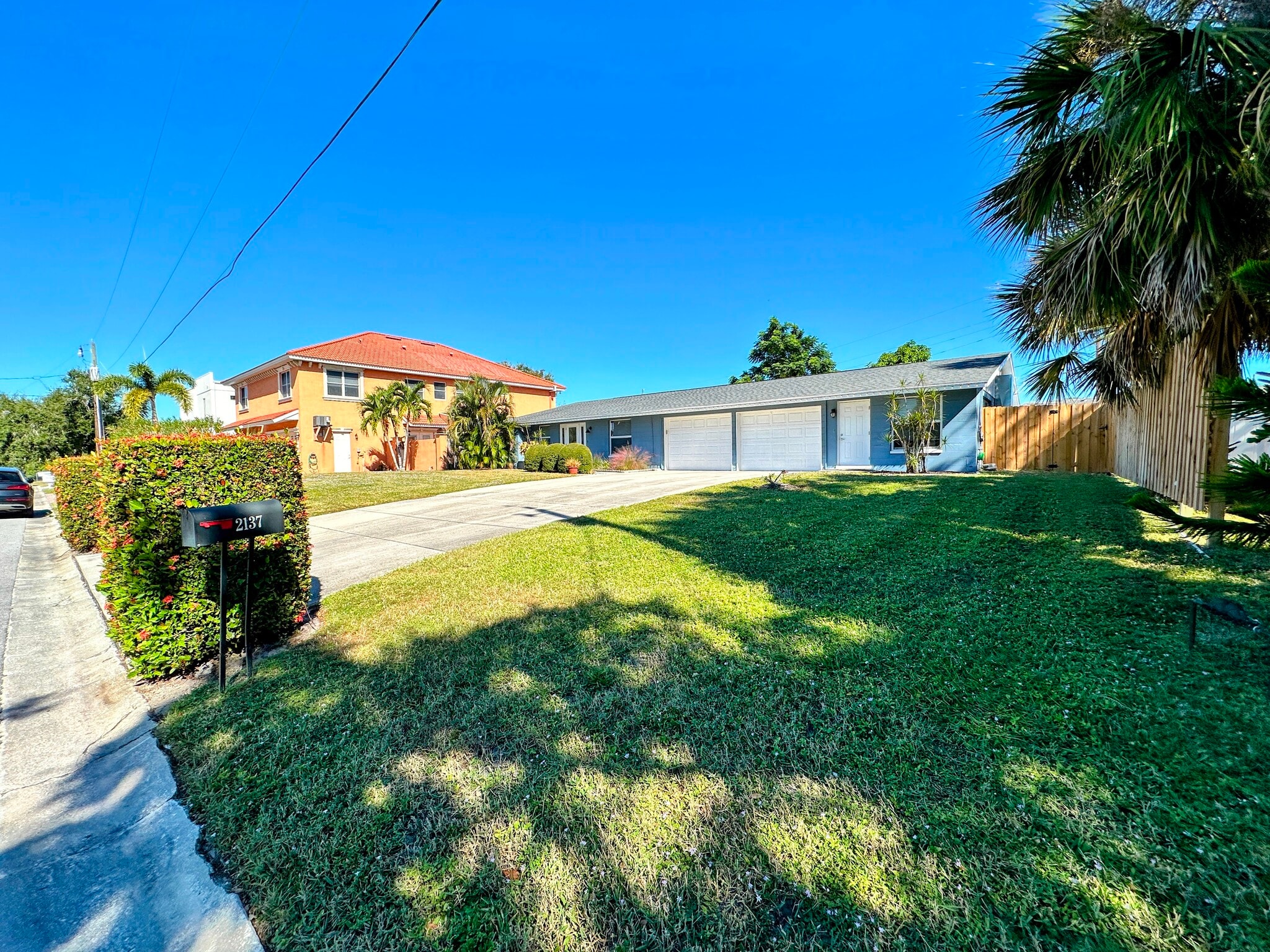 2131 Montclair Dr, Sarasota, FL for sale Building Photo- Image 1 of 9