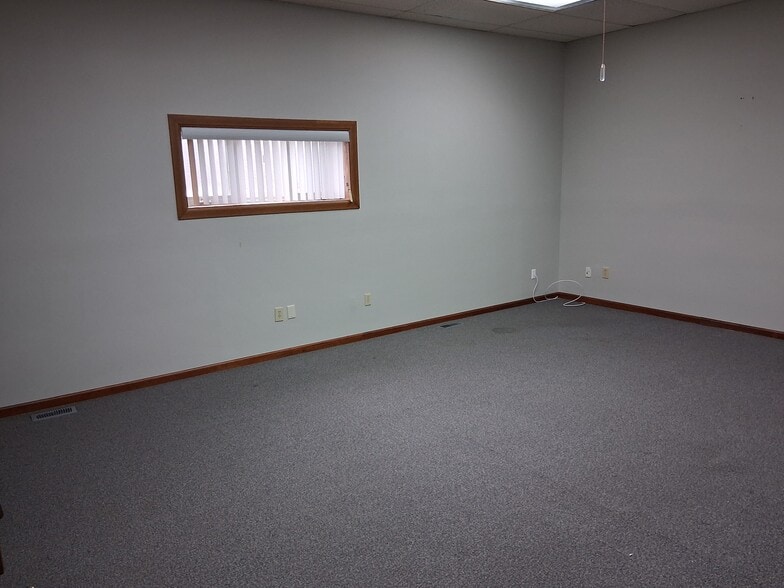 1370 N Fairfield Rd, Beavercreek, OH for lease - Building Photo - Image 3 of 7