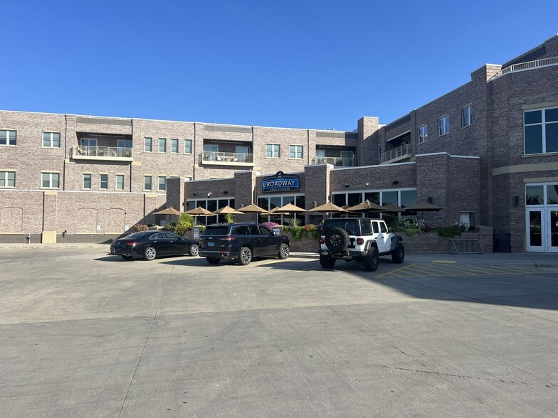 100 W Broadway Ave, Bismarck, ND for lease - Building Photo - Image 2 of 22