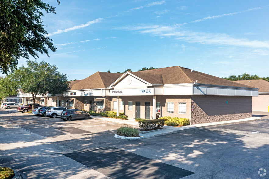 1079-1097 E Brandon Blvd, Brandon, FL for sale - Primary Photo - Image 1 of 1