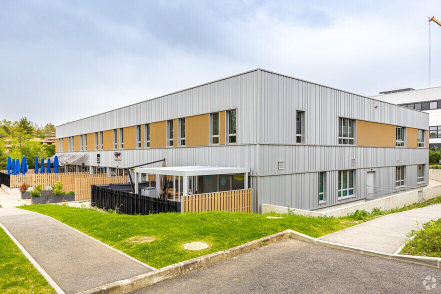 Office in Dardilly for lease - Primary Photo - Image 1 of 4