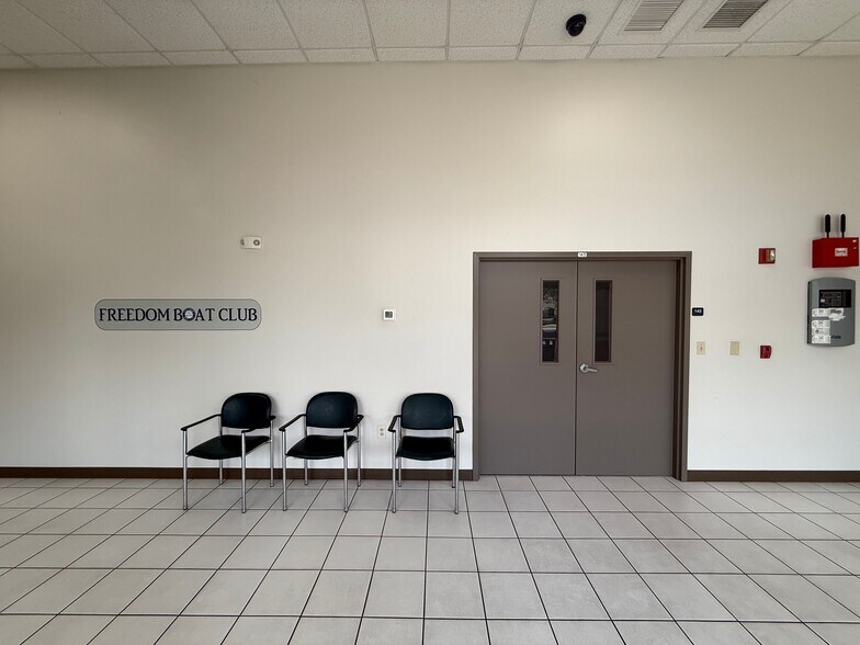 897 E Venice Ave, Venice, FL for lease - Building Photo - Image 3 of 19