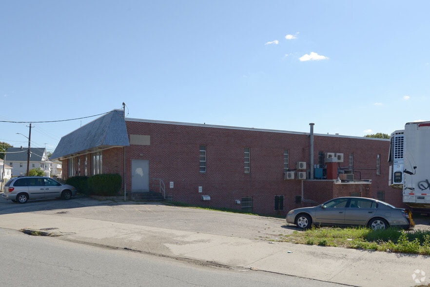 136 Silver Lake Ave, Providence, RI for lease - Building Photo - Image 3 of 6