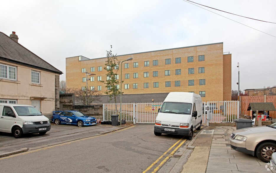 Squires Ln, London for lease - Primary Photo - Image 1 of 4