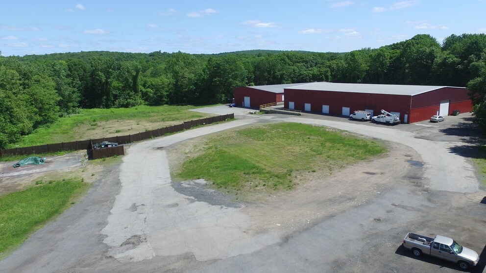 25 Falls Rd, Moodus, CT 06469