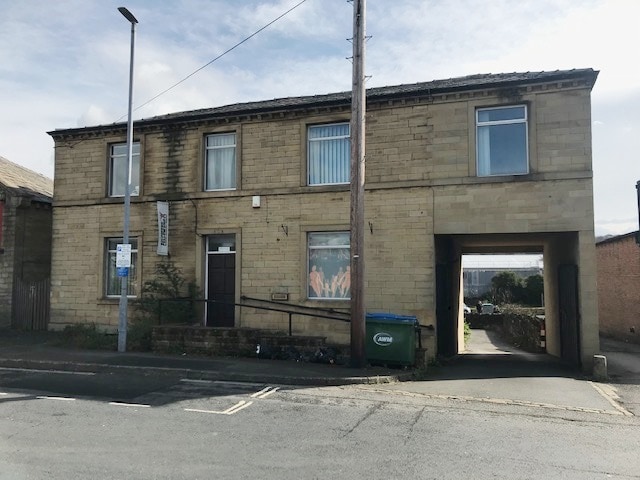21 Old Leeds Rd, Huddersfield for sale - Primary Photo - Image 1 of 3