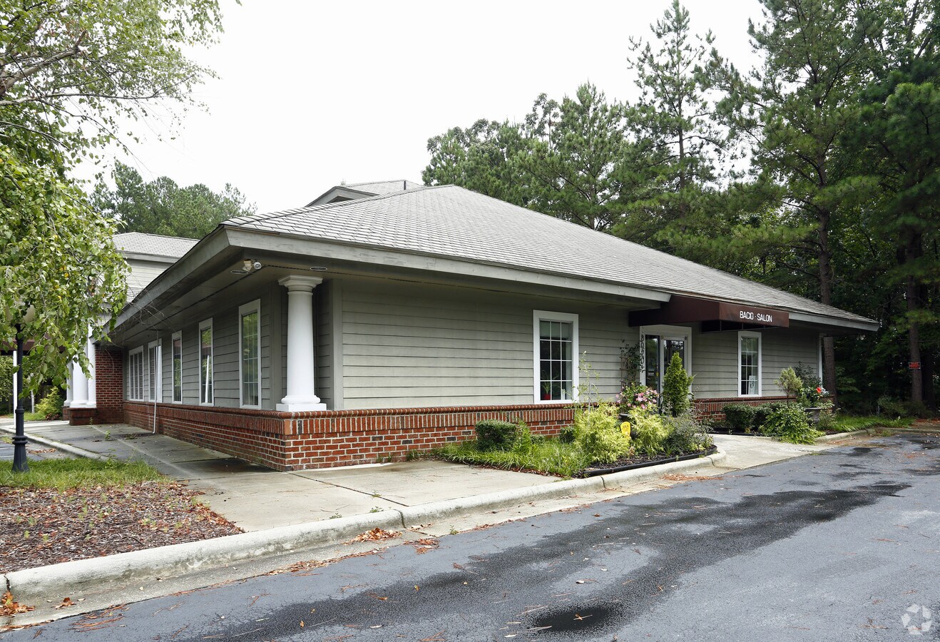 8020 Creedmoor Rd, Raleigh, NC 27613