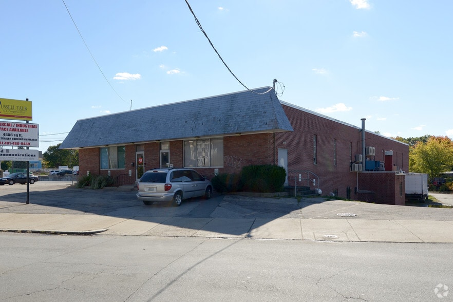 136 Silver Lake Ave, Providence, RI for lease - Building Photo - Image 1 of 6