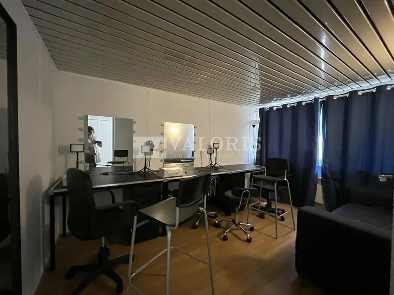 Flex in OULLINS-PIERRE-BÉNITE for sale - Interior Photo - Image 3 of 7