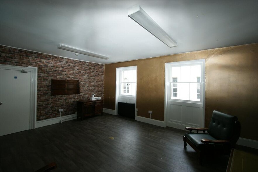 21 Cross St, Barnstaple for lease - Building Photo - Image 3 of 5