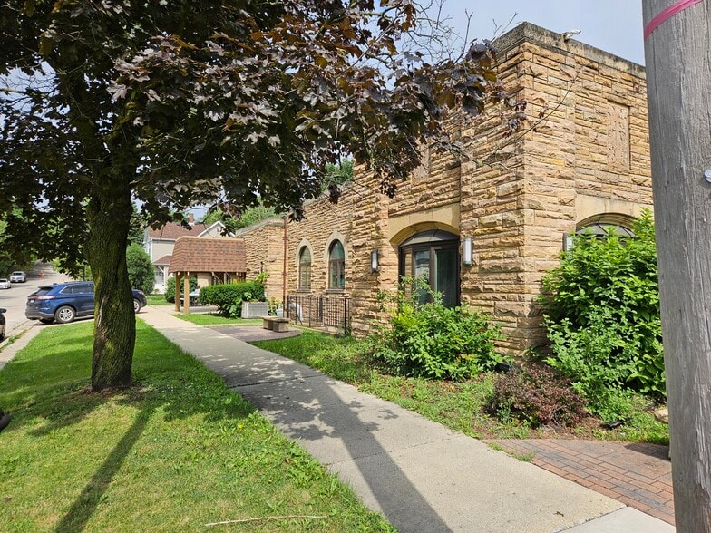 251 N Center St, Joliet, IL for lease - Building Photo - Image 2 of 6