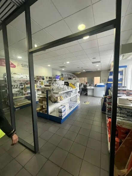 Industrial in Toulouse for lease - Interior Photo - Image 3 of 4