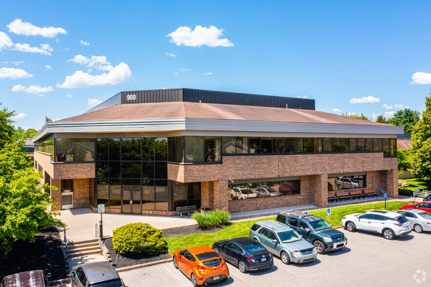 900 Business Center Dr, Horsham, PA for lease - Building Photo - Image 1 of 5