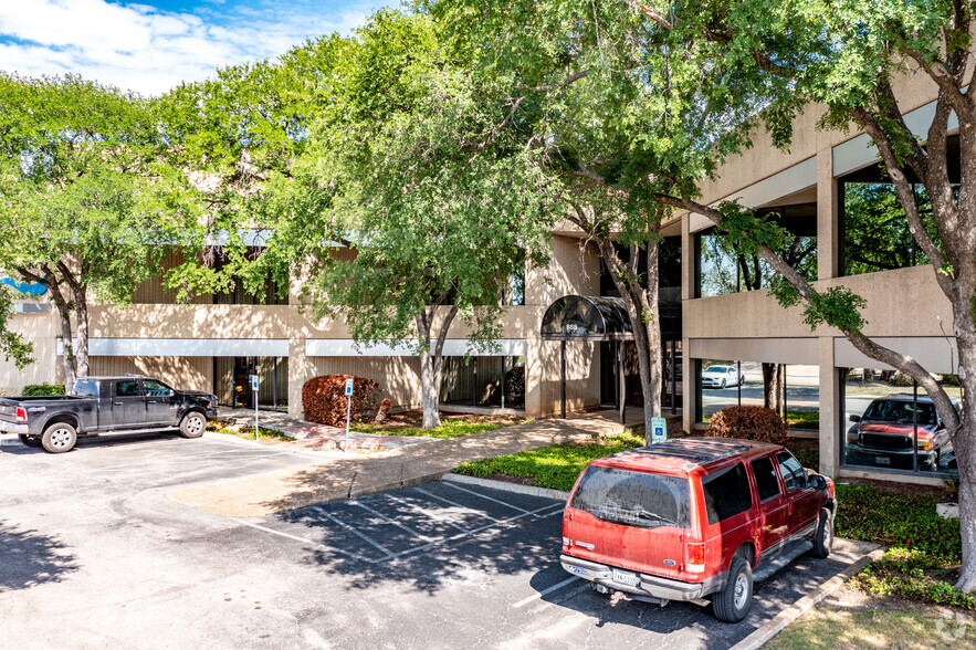 888 Isom Rd, San Antonio, TX for lease - Building Photo - Image 2 of 4