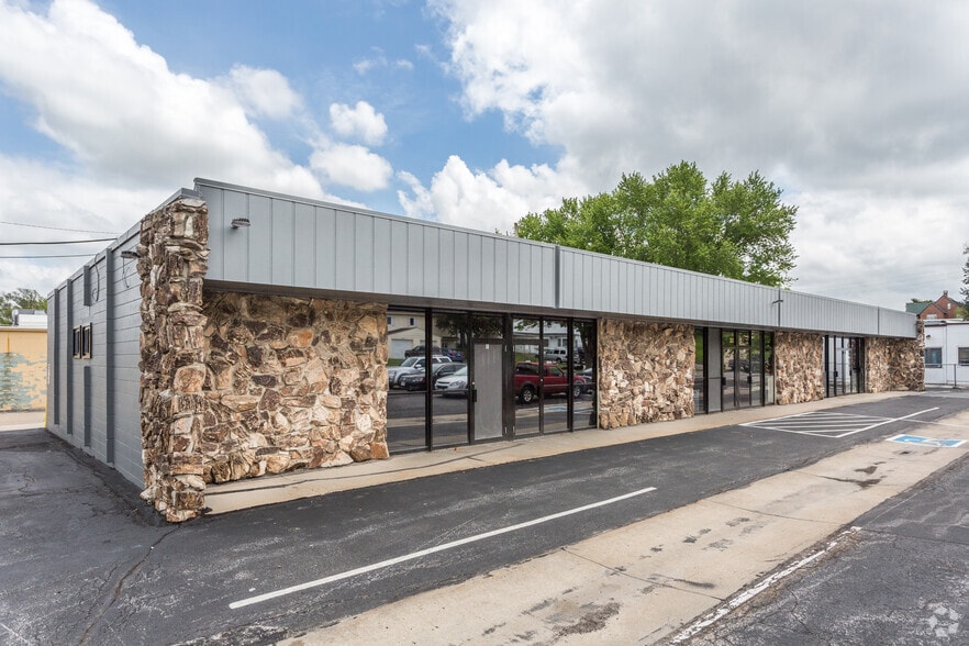 3015 Menke Cir, Omaha, NE for lease - Building Photo - Image 1 of 12