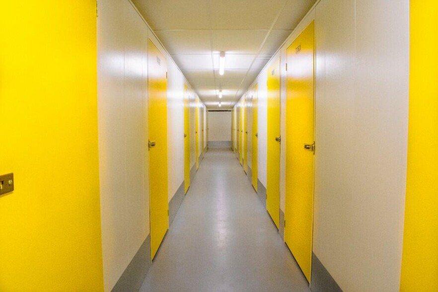 Latchmore Rd, Leeds for lease - Interior Photo - Image 2 of 4