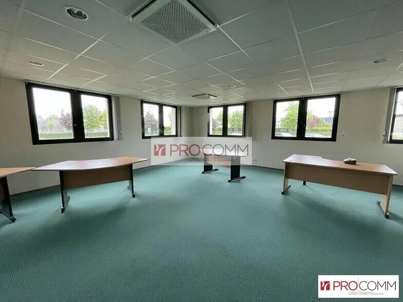 Office in Chartres for lease - Interior Photo - Image 2 of 10
