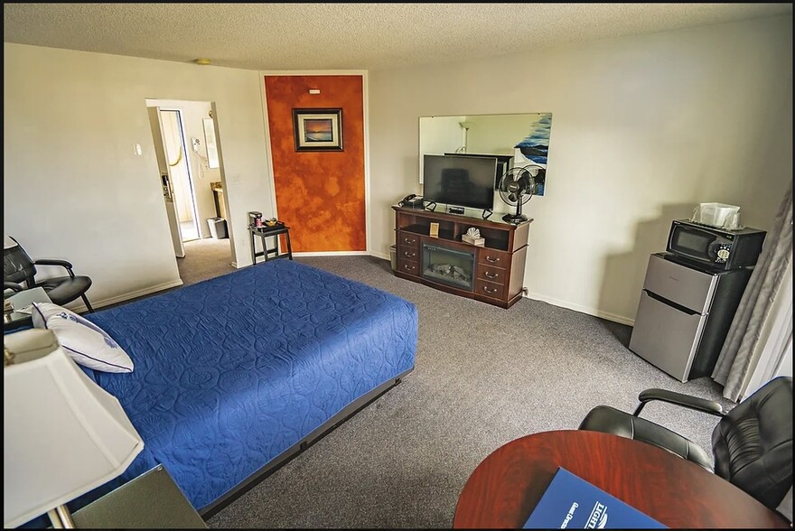 460 Highway 101, Bandon, OR for sale - Interior Photo - Image 2 of 13
