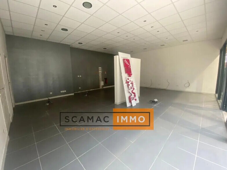 Retail in Marseille for lease - Interior Photo - Image 2 of 4