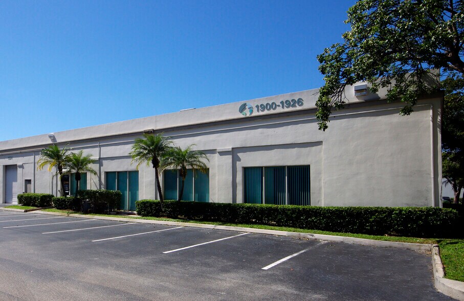 1900-1924 NW 84th Ave, Miami, FL for lease - Building Photo - Image 2 of 3